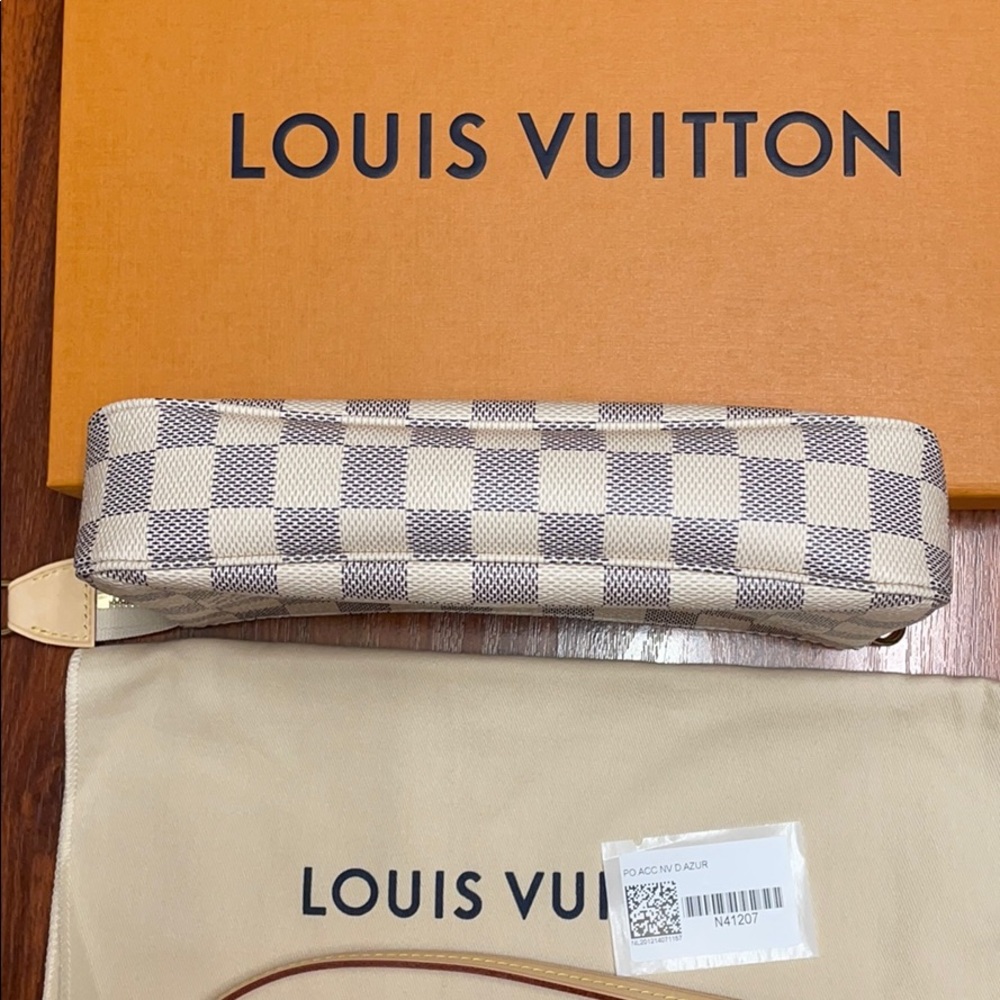 🛑SOLD🛑 LV Pochette Accessoires Damier Azur - Picture 8 of 11
